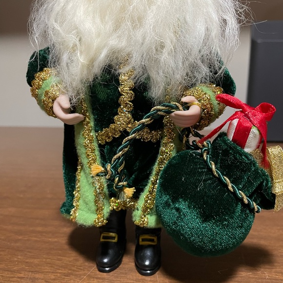 9.5” Tall Irish Santa Claus Cloth Figure, Holiday Decoration, St. Patricks Day. - Picture 3 of 8